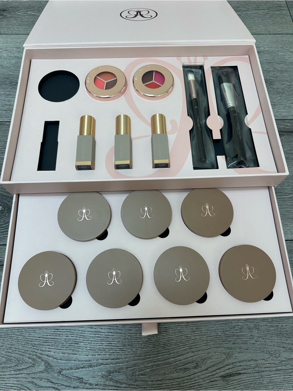 Anastasia Beverly Hills Pink & Neutral Eyeshadow & Brush Palette Set